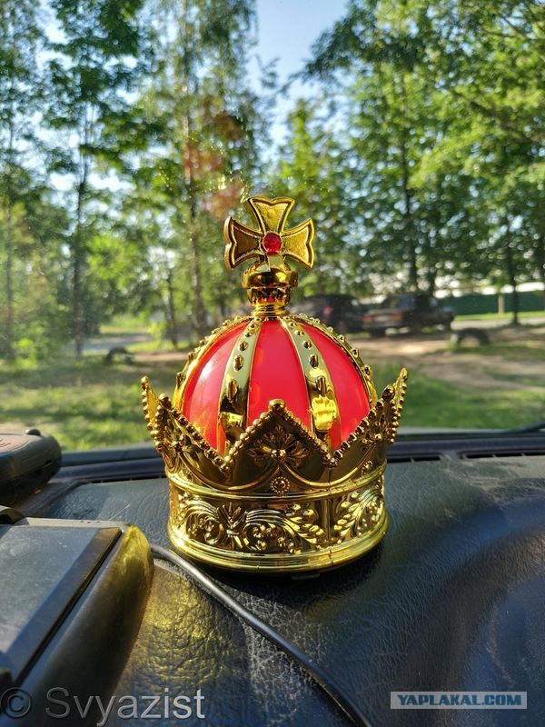 В России вступил в силу закон, запрещающий вешать гаджеты на лобовое стекло автомобиля