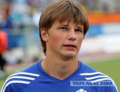 Два манекена уже 14 лет заменяют незамужней девушке семью