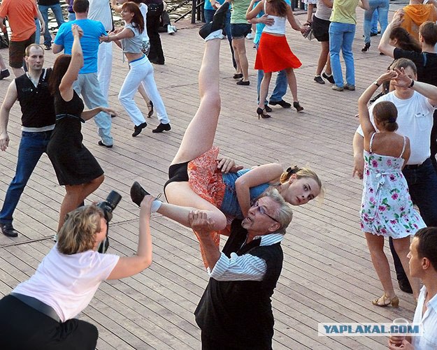 Фотожаба: Танцы с проветриванием (16+)