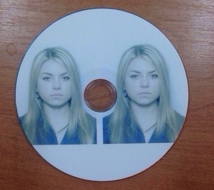 Секретарь московского суда дыроколом «подшила» к делу компакт-диск с доказательствами
