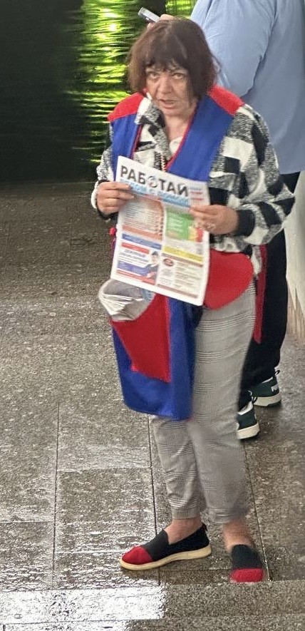 Вода поднялась уже почти до потолка в переходе на станции «Павшино» в Подмосковье