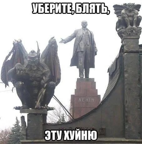Скульптура Маши и Медведя на детской площадке