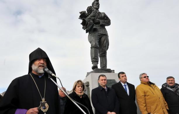 Памятник советским воинам открыли в Армении