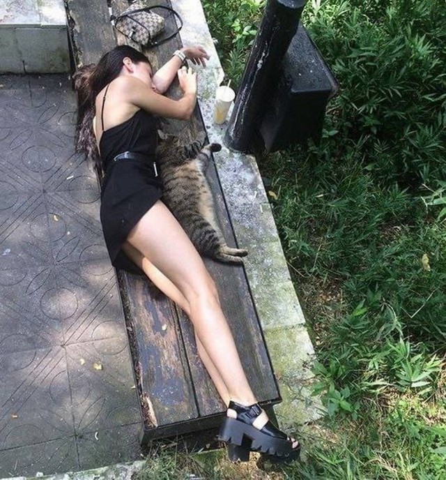 Россиянин перерезал горло своей девушке, приревновав её в отпуске на Гоа