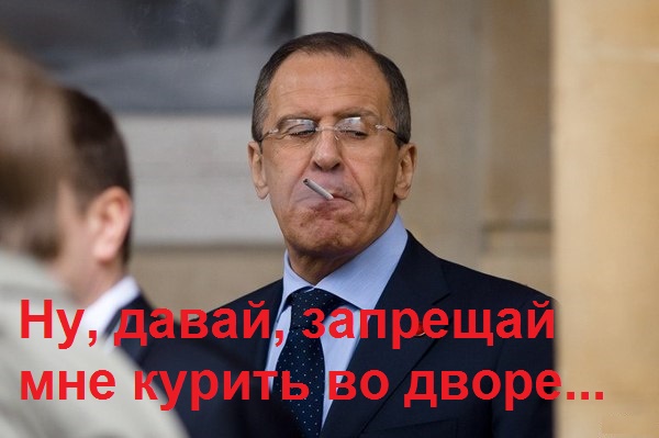 СФ предлагает запретить курение во дворах.