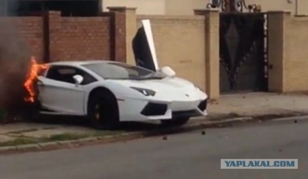 В Нью-Йорке Lamborghini Aventador разорвало попола