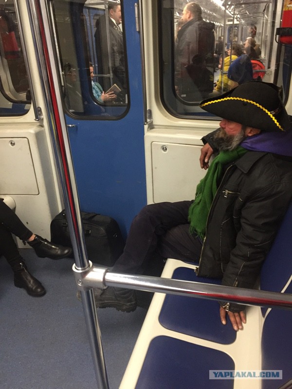 Свежая подборка "модников", которые водятся в нашем метро
