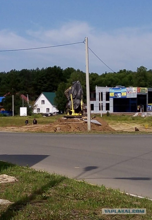 Сибирские татары обратились к губернатору Омской области в связи с установкой 30-тонного памятника Ермаку