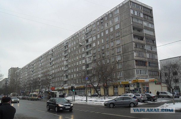 Попал в стояк с водой. Залило кухню