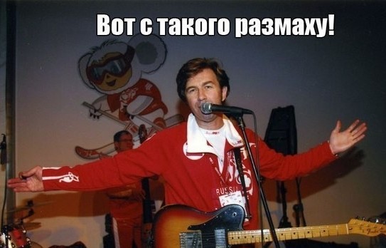 Старая скандальная баба требует её обслужить