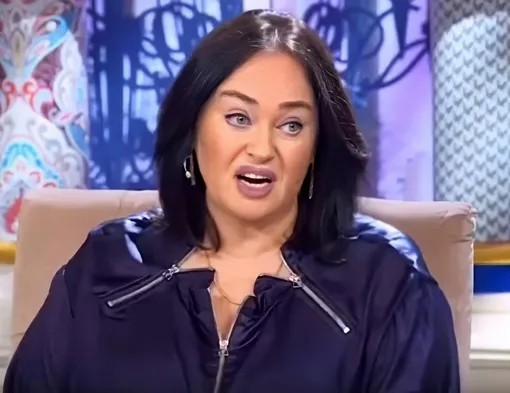 Мудак напал на дедушку.