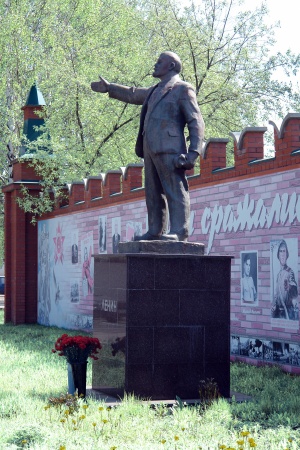 Памятники Ленину