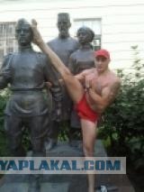 Спортсмен осквернил памятник