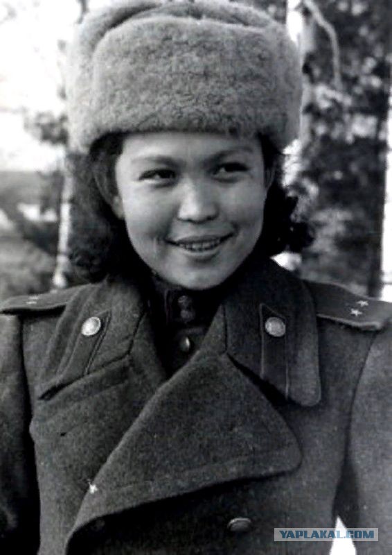 Женщины и война. Только улыбки