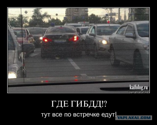 Получил по лицу от школьника.