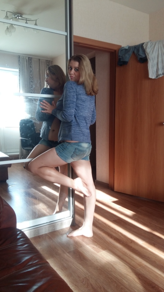 Дуры, хватит выёживаться перед фотиком