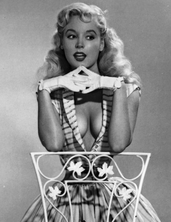 Лица, события, эпохи: редкие исторические фотографии, которые перенесут вас в другое время