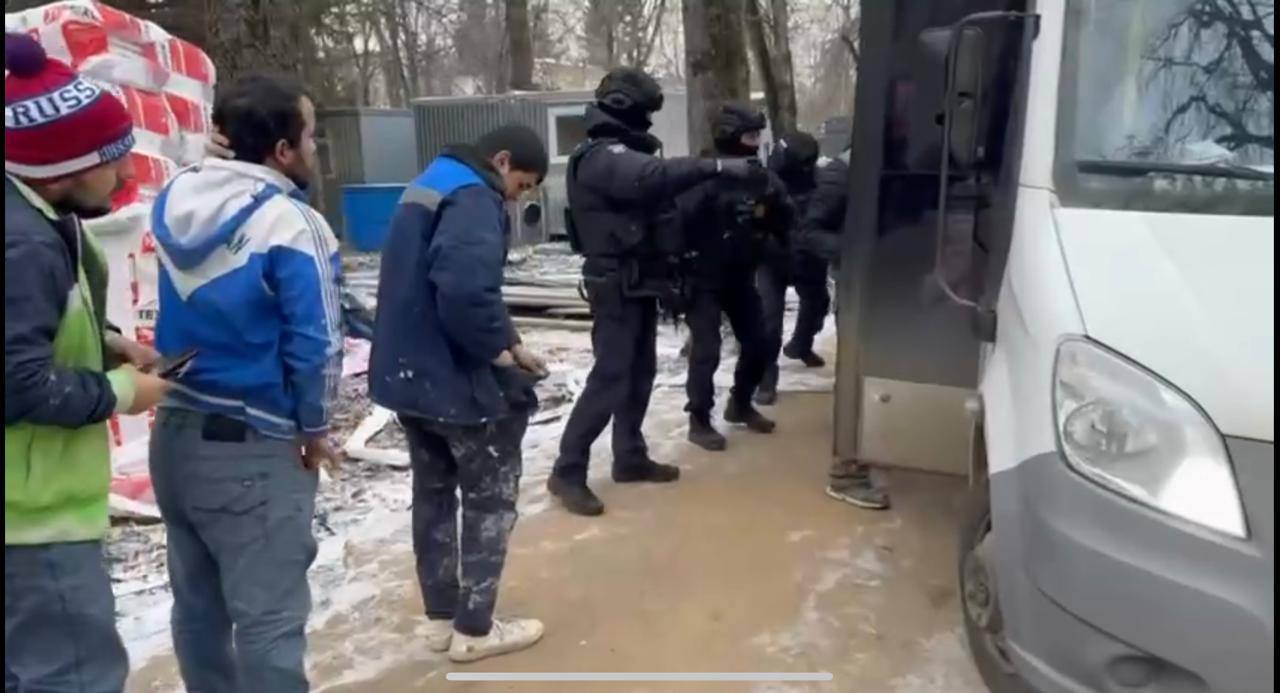 В Подмосковье полиция провела рейд в школе Наро-Фоминска, которая находится на реконструкции