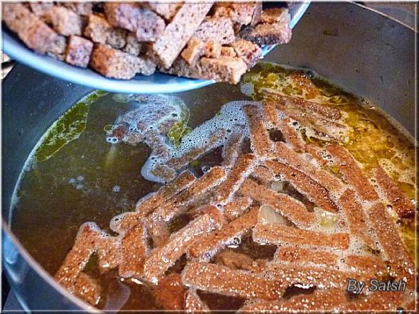 Томатный суп с хлебом