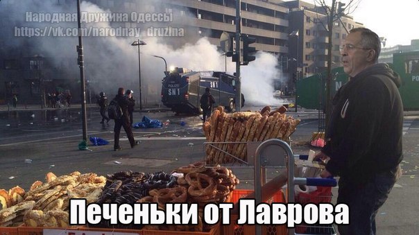 В американском городе Дарем, штат Северная Каролина, участники акции протеста опрокинули памятник войскам Конфедерации