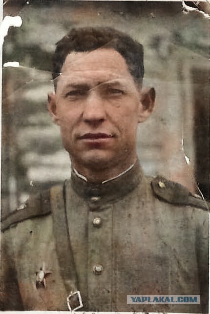 Нейросеть на хаялву раскрашивает фото к 9 мая