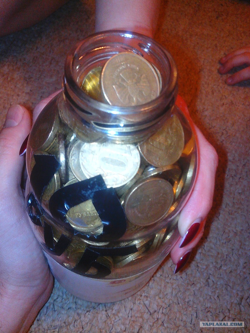 Вскрыл копилку. Как вскрыть копилку. Вскрыли копилку с деньгами. Как вскрыть копилку. Копилка железная.