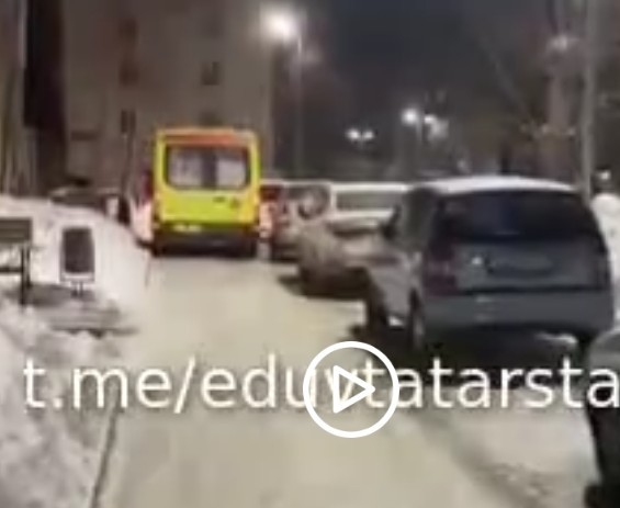 В Набережных Челнах мужчина отказался убрать автомобиль, мешавший проезду скорой помощи
