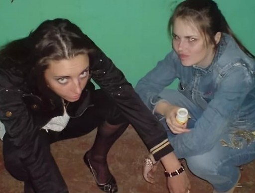Да что же там происходит? В подъездах этих!