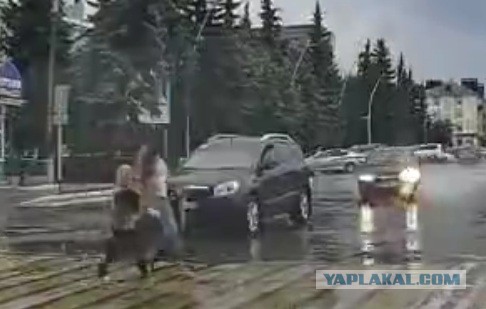 Сбили на пешеходном переходе маму с детьми