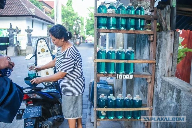 Очередь за бензином на Бали