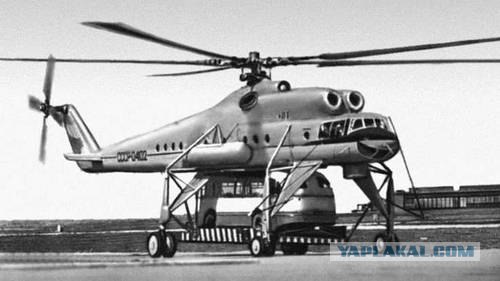 Годзилла пришла в Москву за подарками.