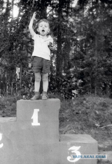 Знаменитости в детстве. Фото из домашних архивов