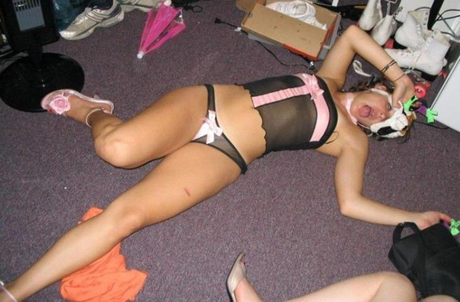 Приколы пьяных баб видео порно prikoli-pyanih-bab-video-porno