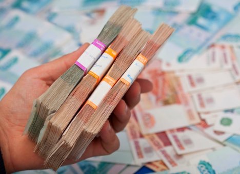 Экономист призвал выплатить каждому россиянину 50 тыс. руб