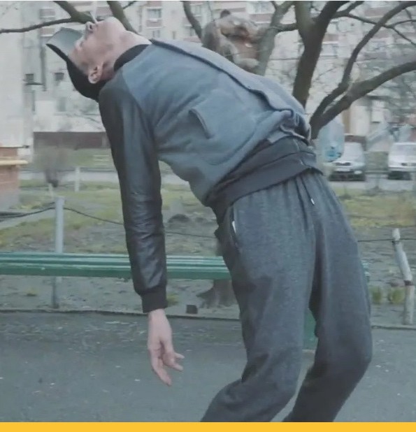 Ничего необычного, просто в Питер везут снег