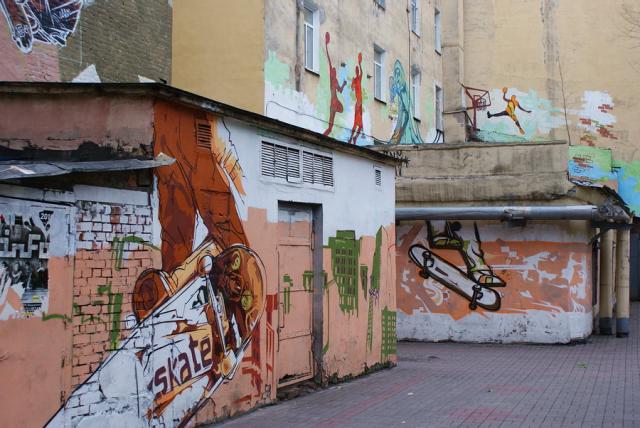 Питерское граффити в переулках