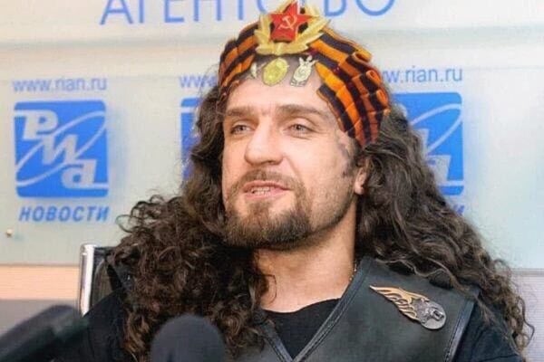 Полиция запретила женщине в кокошнике находиться на Красной площади