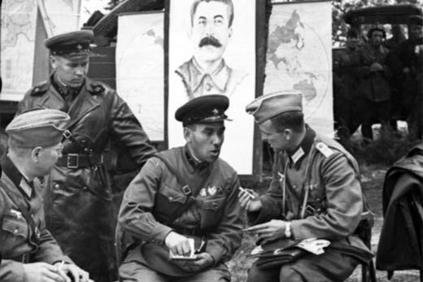 СССР - первое в мире государство рабочих и крестьян