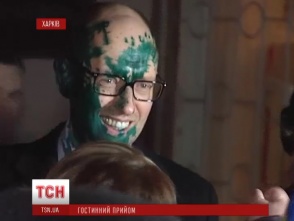 Яценюк требует у России  денег.