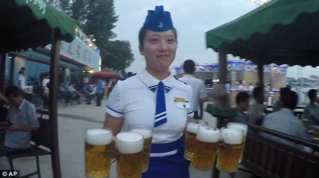 В Северной Корее прошел первый пивной фестиваль