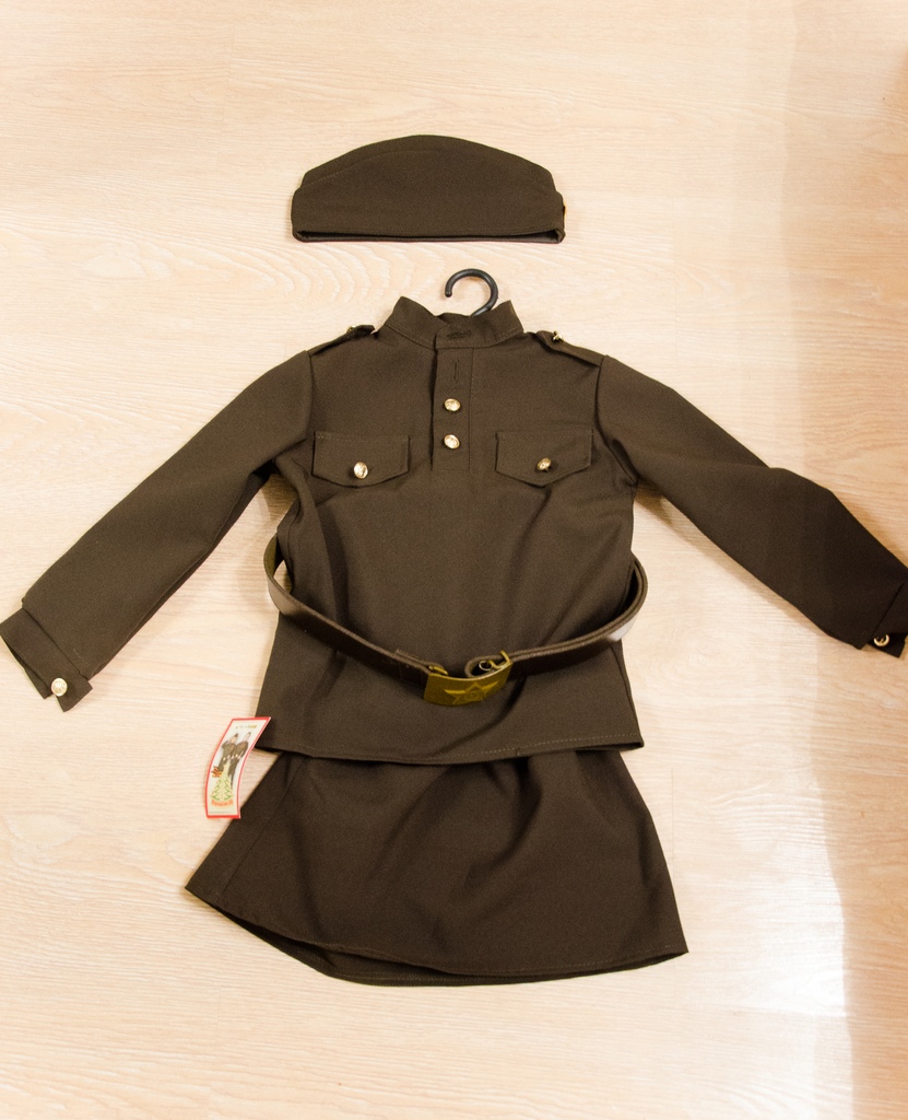 Гимнастерка военная женская. Военный костюм. Военные костюмы для детей. Манекен в военной форме. Военный костюм для мальчика.