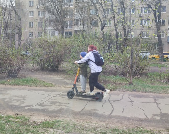 В Новокубанске Краснодарского края 12-летний байкер неожиданно выехал на перекресток на запрещающий сигнал светофора. Фатально