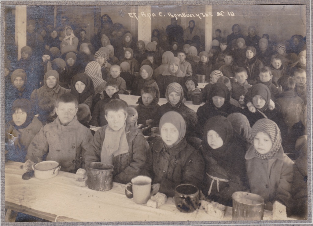 Голод 20 годов. Голодающие дети в Бузулуке (Самарская Губерния), 1921-1922 гг.. Ужасы голода зимы 1921-1922г.". Самарская Губерния голод 1921-22.