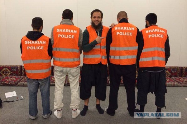 Обычная мусульманская проповедь в мечети в Германии