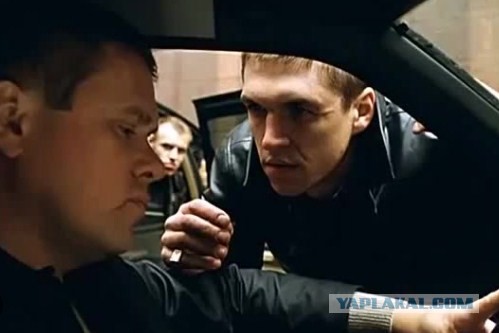 Охранники в фильмах Балабанова: почему режиссер выставляет их полнейшими тупицами?