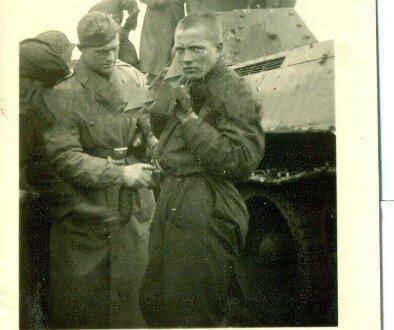 Вместе с Горобцом в Калинине в 1941 году совершил подвиг еще один танковый экипаж