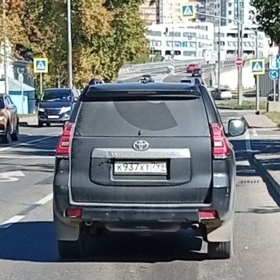 В Москве девушка не уступила автомобилисту дорогу. Он остановил машину и ударил водительницу.