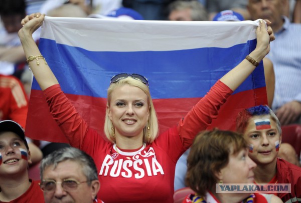 Самые красивые болельщицы 2013 года