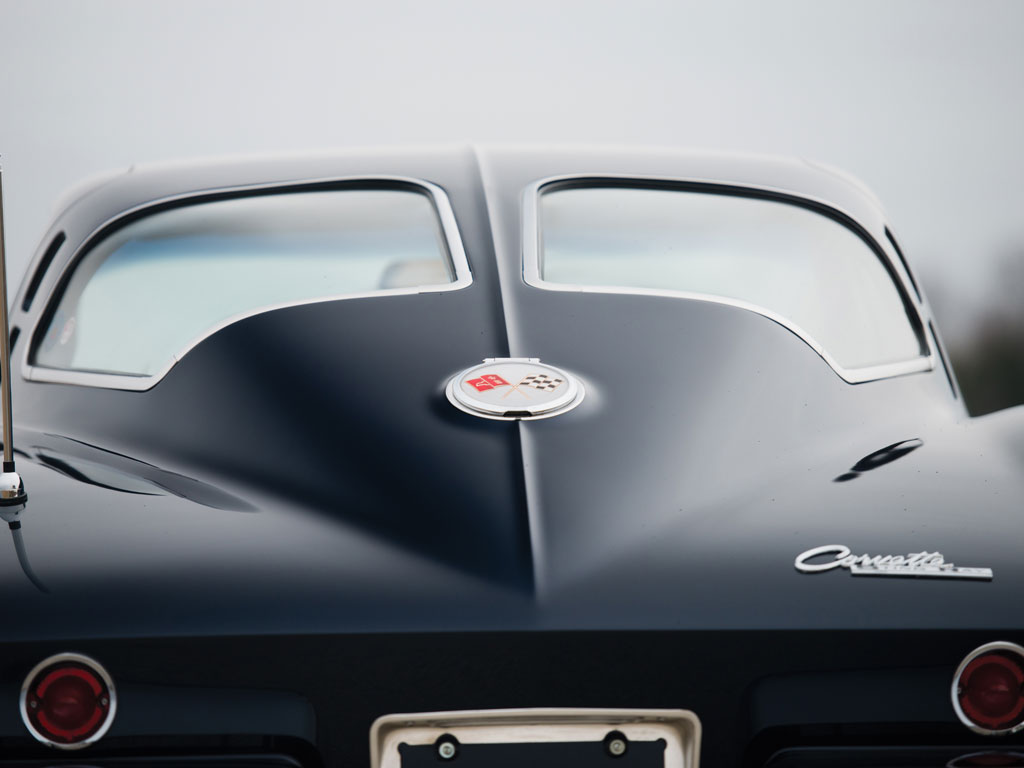 Chevrolet Corvette шильдик