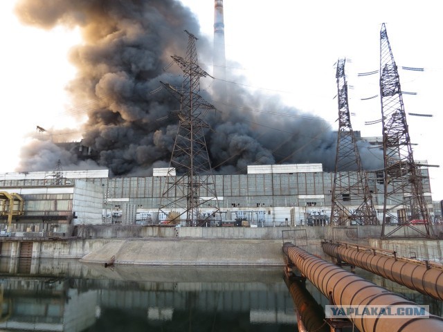 Возможно, диверсия: В районе аварии на трубопроводе в Москве дежурят скорые и полиция